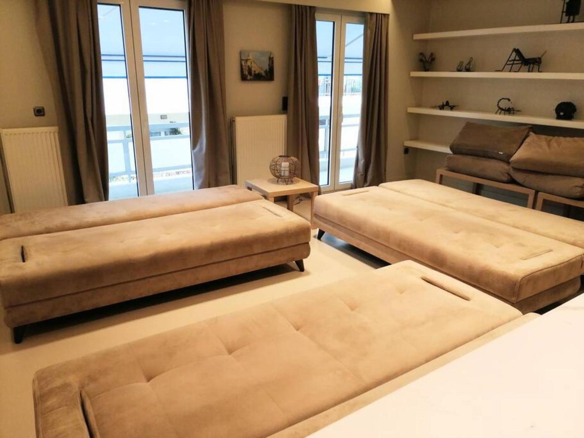 Luxurious In Acropolis *